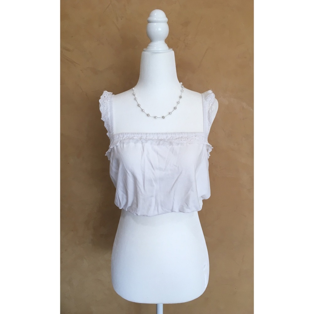 ✨🤍Forever 21 - White Crop Top🤍✨